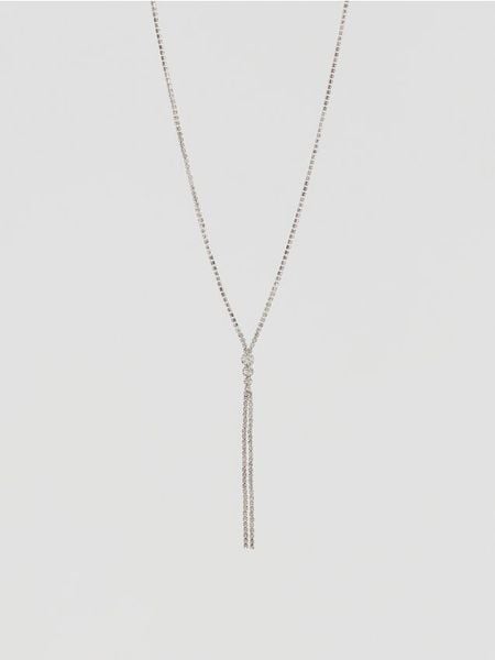 Naszyjnik z kryształkami - srebrny. Szare naszyjniki damskie Reserved, srebrne. Za 59.99 zł.