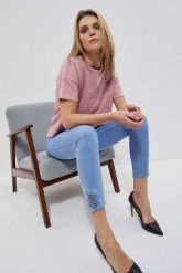 Jeansy medium waist z guzikami na nogawkach niebieskie. Niebieskie jeansy damskie MOODO, bez wzorów, z bawełny. W wyprzedaży za 41.99 zł.