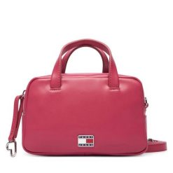 Torebka Tommy Jeans. Czerwone torebki klasyczne damskie Tommy Jeans, z jeansu, bez dodatków. Za 529.99 zł.