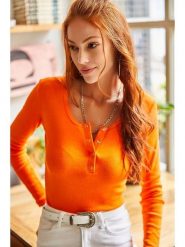 Olalook Koszulka w kolorze pomarańczowym rozmiar: S. Pomarańczowe koszulki damskie Olalook, s, bez wzorów, bez kołnierzyka, bez ramiączek. Za 48.45 zł.