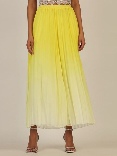 APART Spodnie w kolorze żółtym rozmiar: 38. Żółte spodnie materiałowe damskie Apart, bez wzorów, z materiału. Za 166.10 zł.