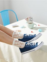 Trampki - niebieski. Niebieskie trampki damskie Sinsay, bez wzorów, z gumy, bez zapięcia. Za 29.99 zł.