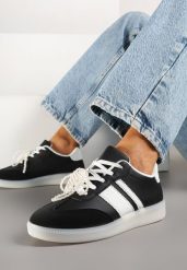 Czarne Sneakersy Typu Kultowe Tenisówki ze Zdobieniem z Perłami Nalavia. Czarne obuwie sportowe damskie Renee, z aplikacjami, z jeansu, bez zapięcia. Za 74.99 zł.