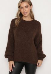 Brązowy Sweter o Klasycznym Prostym Kroju z Domieszką Wełny i Wiskozy Sezisya. Brązowe swetry klasyczne damskie Born2be, na zimę, uniwersalny, z jeansu, bez kołnierzyka. Za 189.99 zł.