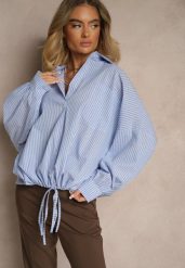 Jasnoniebieska Koszula z Bawełny o Kroju Oversize w Prążki ze Ściągaczem w Pasie Neoritia. Niebieskie koszule damskie Renee, uniwersalny, bez wzorów, z bawełny, biznesowe, bez kołnierzyka, bez ramiączek. Za 119.99 zł.