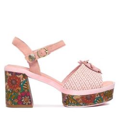 Sandały Laura Vita. Czerwone sandały damskie LAURA VITA, bez wzorów, bez obcasa, na słupku, bez zapięcia. Za 399.99 zł.