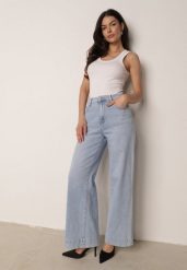 Jasnoniebieskie Jeansy z Bawełny o Szerokim Kroju z Wysokim Stanem Senoth. Niebieskie jeansy damskie Born2be, bez wzorów, z bawełny. Za 109.99 zł.