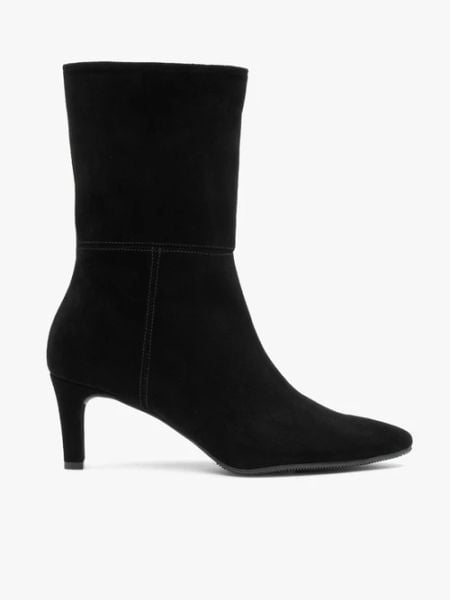 Czarne wyższe botki ze skóry welurowej. Czarne botki damskie Brawo sp. z o.o., ze skóry, bez obcasa, na obcasie, bez zapięcia. Za 529.99 zł.