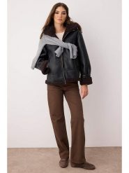Trendyol Kurtka w kolorze czarnym ze skóry syntetycznej rozmiar: XL. Czarne kurtki damskie Trendyol, xl, bez wzorów, ze skóry, bez kaptura. Za 179.95 zł.