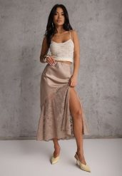 Beżowa Satynowa Spódnica Ozdobiona Rozcięciem na Nogę i Koronką Saviraet. Brązowe spódnice damskie Renee, l, bez wzorów, z koronki, eleganckie, midi. Za 129.99 zł.