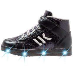 Lumberjack GLOW Tenisówki i Trampki wysokie black. Czarne trampki chłopięce Lumberjack, z materiału. W wyprzedaży za 156.75 zł.