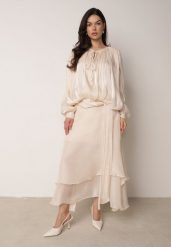 Jasnobeżowa Szyfonowa Sukienka Koktajlowa o Rozkloszowanym Kroju Thagune. Brązowe sukienki damskie Born2be, bez wzorów, z materiału, eleganckie, bez ramiączek. Za 269.99 zł.