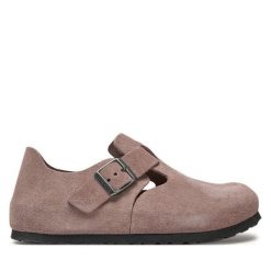 Klapki Birkenstock. Fioletowe klapki damskie Birkenstock, bez wzorów, bez obcasa, bez zapięcia. Za 629.99 zł.