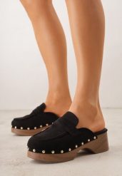 Czarne Klapki Drewniaki w Stylu Mokasynów z Nitami Hanaria. Czarne klapki damskie Born2be, z aplikacjami, z jeansu, bez obcasa, na obcasie, bez zapięcia. Za 99.99 zł.