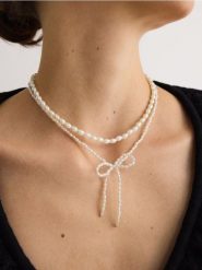 Podwójny naszyjnik z koralikami - biały. Białe naszyjniki damskie Reserved. W wyprzedaży za 49.99 zł.