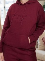 Bluza z kapturem i haftem - fioletowy. Fioletowe bluzy damskie Sinsay, l, bez wzorów, z kapturem. Za 39.99 zł.