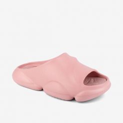 Klapki damskie Coqui. Czerwone klapki damskie Coqui, bez wzorów, bez obcasa, bez zapięcia. Za 142.99 zł.