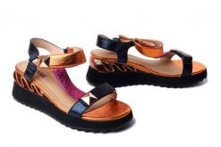 Artiker Relaks 58C1371 orange, sandały damskie. Pomarańczowe sandały damskie Artiker Relaks, bez wzorów, ze skóry, bez obcasa, na koturnie, bez zapięcia. Za 294.90 zł.