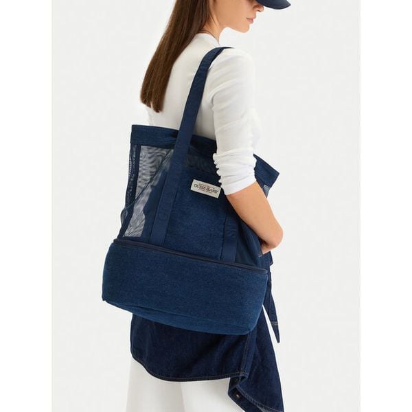Torebka Guess Jeans. Niebieskie shopper bag Guess Jeans, z aplikacjami, z jeansu, bez dodatków. Za 119.99 zł.
