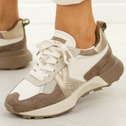 Beżowe skórzane sneakersy damskie Kobbo 66954. Brązowe obuwie sportowe casual damskie Kobbo, z jeansu, trekkingowe. Za 249.00 zł.