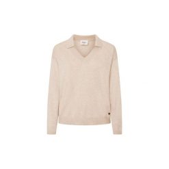 Sweter damski Pepe Jeans Isela. Brązowe swetry klasyczne damskie Pepe Jeans, na zimę, z jeansu, bez kołnierzyka. W wyprzedaży za 298.90 zł.