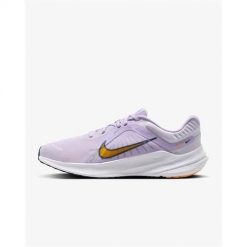 Buty do biegania damskie Nike Quest 5. Fioletowe obuwie sportowe damskie Nike, z gumy, bez zapięcia, do biegania. Za 358.00 zł.