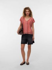 Vero Moda Koszulka w kolorze czerwono-białym rozmiar: S. Czerwone bluzki damskie Vero Moda, s, bez wzorów, bez kołnierzyka, bez ramiączek. Za 72.95 zł.