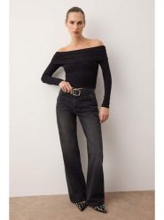 Trendyol Bluzka w kolorze czarnym rozmiar: M. Czarne bluzki damskie Trendyol, m, bez wzorów, bez kołnierzyka, bez ramiączek. Za 56.99 zł.