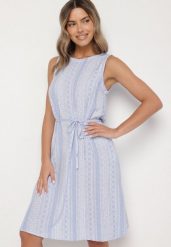 Niebieska Wiskozowa Sukienka Pudełkowa z Paskiem Ralamella. Niebieskie sukienki damskie Born2be, bez wzorów, z jeansu, eleganckie, bez ramiączek. W wyprzedaży za 67.99 zł.