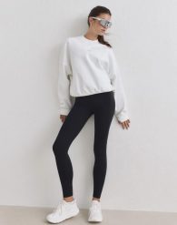Damska bluza biegowa oddychająca, odprowadzająca wilgoć Le Run biała. Białe bluzy damskie Aim'n, xs, bez wzorów, z bawełny, bez kaptura. Za 387.00 zł.