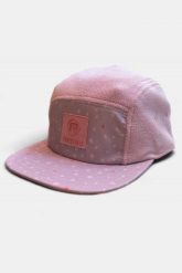 Czapka unisex dla dorosłych z polaru z 5 panelami - koralowa. Czerwone czapki z daszkiem damskie AFTER ESSENTIALS, na zimę, bez wzorów, z materiału. Za 66.00 zł.