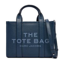 Torebka Marc Jacobs. Niebieskie torebki klasyczne damskie Marc Jacobs, bez dodatków. Za 1,679.00 zł.