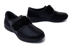 COMFORTABEL 940338-01 schwarz, półbuty damskie. Czarne półbuty damskie Comfortabel, bez wzorów, bez obcasa, bez zapięcia. Za 374.90 zł.