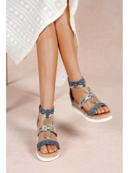 Foreverfolie Sandały w kolorze błękitnym na koturnie rozmiar: 38. Niebieskie sandały damskie Foreverfolie, bez wzorów, z otwartym noskiem, bez obcasa, na koturnie, bez zapięcia. Za 130.99 zł.