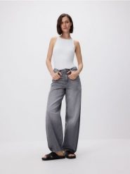 Jeansy balloon fit - szary. Szare jeansy damskie Reserved. W wyprzedaży za 59.99 zł.