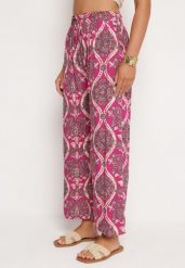 Fuksjowe Szerokie Spodnie z Wiskozy w Stylu Boho z Gumką w Pasie i Wysokim Stanem Tiamaylee. Czerwone spodnie materiałowe damskie Born2be, bez wzorów, z jeansu. Za 39.99 zł.