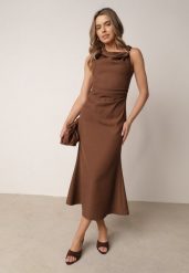 Brązowa Sukienka VICES Ozdobiona Aplikacją na Ramieniu Palleleora. Brązowe sukienki damskie Born2be, z aplikacjami, eleganckie, bez ramiączek. Za 179.99 zł.