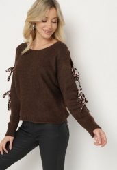 Brązowy Sweter z Moherem o Nietoperzowym Kroju z Ozdobnymi Wiązaniami w Panterkę Semiri. Brązowe swetry klasyczne damskie Born2be, s, z jeansu, bez kołnierzyka. Za 64.99 zł.