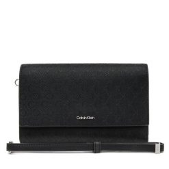 Portfel Calvin Klein. Czarne portfele damskie Calvin Klein, bez wzorów. Za 259.99 zł.