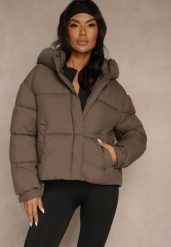Ciemnozielona Kurtka Puffer z Pikowaniem Kapturem i Kieszonką przy Rękawie Galeida. Zielone kurtki damskie Renee, l, bez wzorów, z jeansu. Za 179.99 zł.