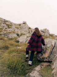 Płaszcz z dodatkiem wełny z alpaki - wielobarwny. Płaszcze damskie Reserved, l, bez wzorów, z tkaniny, bez kaptura. W wyprzedaży za 359.99 zł.