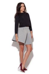 Czarna Krótka Dzianinowa Bluzka z Niską Stójką. Czarne bluzki damskie Katrus, xl, bez wzorów, z dzianiny, bez kołnierzyka, bez ramiączek. Za 169.00 zł.