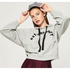 Bluza z kapturem - Jasny szar. Szare bluzy damskie Sinsay. W wyprzedaży za 29.99 zł.