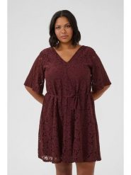 KAFFE curve Sukienka "Nima" w kolorze bordowym rozmiar: 50. Czerwone sukienki damskie KAFFE curve, bez wzorów, z koronki, bez ramiączek. Za 208.99 zł.