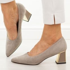 Beżowe skórzane czółenka damskie Vinceza 66921. Brązowe czółenka damskie VINCEZA, bez wzorów, ze skóry, bez obcasa, na słupku. W wyprzedaży za 219.12 zł.