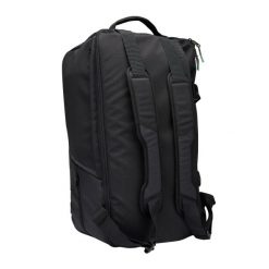 Torba sportowa Kipsta Urban 55 L. Czarne torby sportowe Decathlon, bez wzorów, z materiału. Za 189.99 zł.