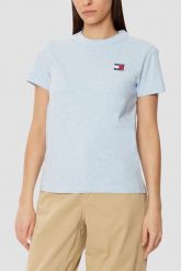 TOMMY JEANS Błękitny damski t-shirt z małym logo. Niebieskie t-shirty damskie Tommy Jeans, s, bez wzorów, z jeansu, bez kołnierzyka. W wyprzedaży za 143.99 zł.