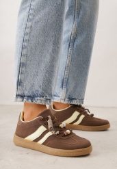 Brązowe Sneakersy w Stylu Tenisówek z Koralikami Charnara. Brązowe obuwie sportowe damskie Born2be, z dresówki, bez zapięcia, tenisowe. Za 99.99 zł.