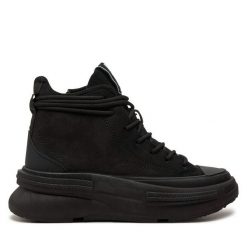 Botki Refresh. Czarne botki damskie Refresh, bez obcasa, na płaskiej podeszwie, bez zapięcia. Za 299.99 zł.