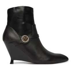 Botki PINKO. Czarne botki damskie Pinko, bez obcasa, na koturnie, bez zapięcia. Za 1,399.00 zł.